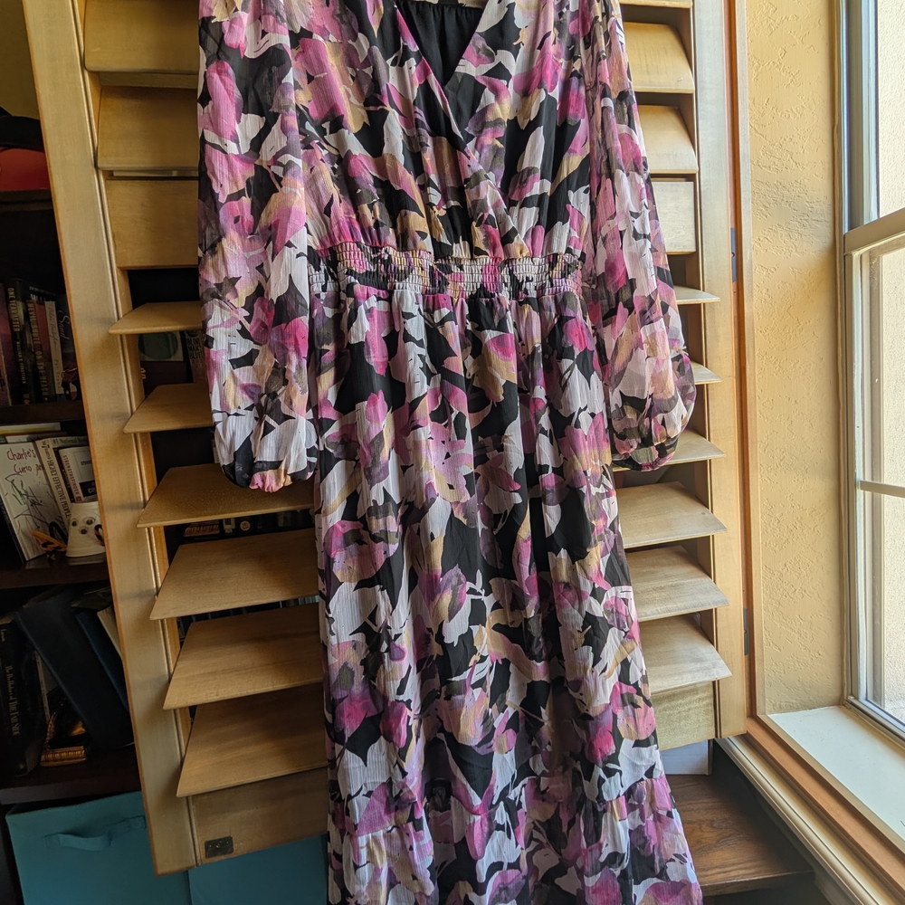 Chic Floral Maxi Dress in Pink and Black